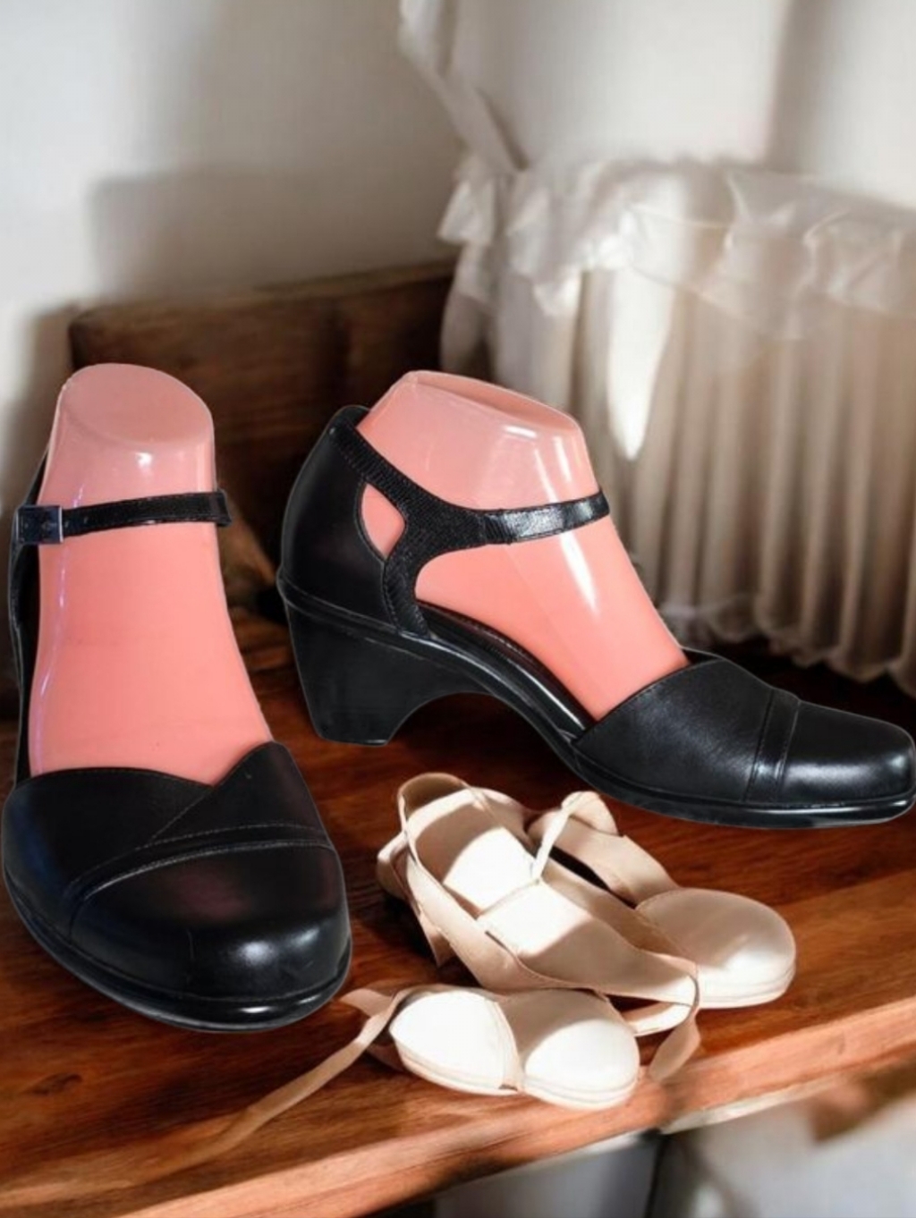 Dansko ( 8.5 - 9 ) Black Mary Jane Leather 2 1/2" Heel Clogs/Mules